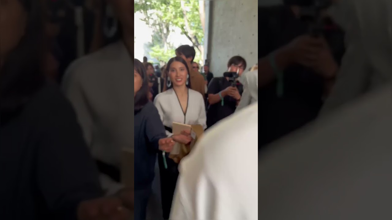 【#WWDJAPANメンズコレ取材】「ジョルジオ アルマーニ(GIORGIO ARMANI)」のショーに片寄涼太と土屋太鳳が夫婦そろって来場! 【#WWDJAPANメンズコレ取材】「ジョルジオ アルマーニ(GIORGIO ARMANI)」のショーに片寄涼太と土屋太鳳が夫婦そろって来場!