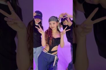 #ABCD with #MOMO & #MINA 🐰🐻🐧#TWICE #트와이스 #NAYEON #나연 #MOMO #모모 #MINA #미나