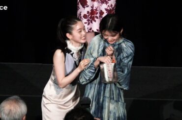 櫻坂46・藤吉夏鈴、報道陣に照れながらお菓子を手渡すも…最後はドサッと