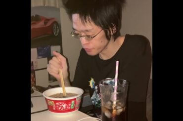 どん兵衛天ぷらそばを食べる