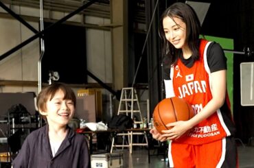 広瀬すず、後輩の男の子とラブラブに！あまりの愛らしさに「ずきゅん」三井不動産CM『オリパラ』篇・メイキング＆インタビュー