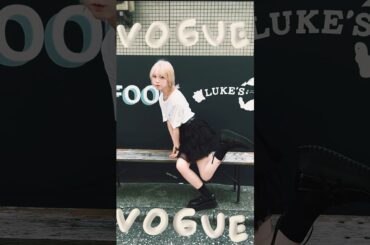 ポーズお願いします【YONAKA白T】