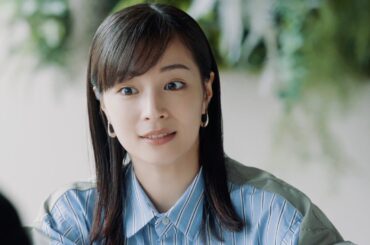 広瀬すず、インタビュアーの質問攻めにタジタジ！？突然のクイズ出題にまさかの展開…　AGC新WEB動画『助けてAGC 後編』