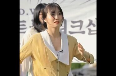 ポーズの癖がすごい☺　#twice #momo