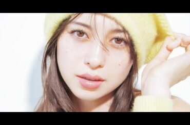 T2- 中条あやみ、デコルテ輝くオフショル&ボディライン美しいドレス披露 『ar』初カバーガール