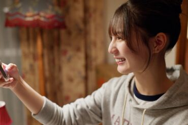 日向坂46小坂菜緒、女子大生役でドラマCM初挑戦　普段は見せない髪形や服装に注目！　関西電力新テレビCM