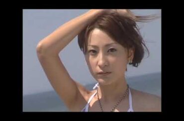 レースクイーンの坂間恵さんの水着のイメージビデオです。