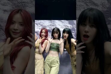 We're going to the top ! 🌕#MAYA #RIKU #NINA#NiziU #ニジュー #니쥬 #WithU#NiziU_RISEUP #NiziU_BELIEVE