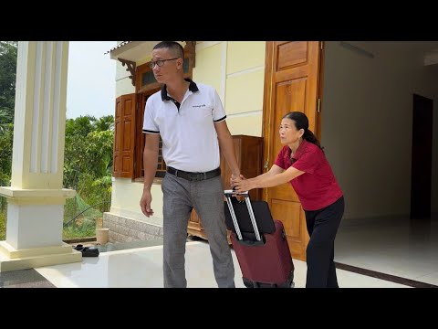 Uri decides to leave home to be with his single mother despite his mother’s strong objections. Uri decides to leave home to be with his single mother despite his mother's strong objections.