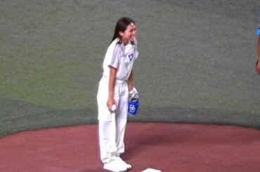 川口春奈さんが始球式　ドアラは知ってた!?サプライズな登場