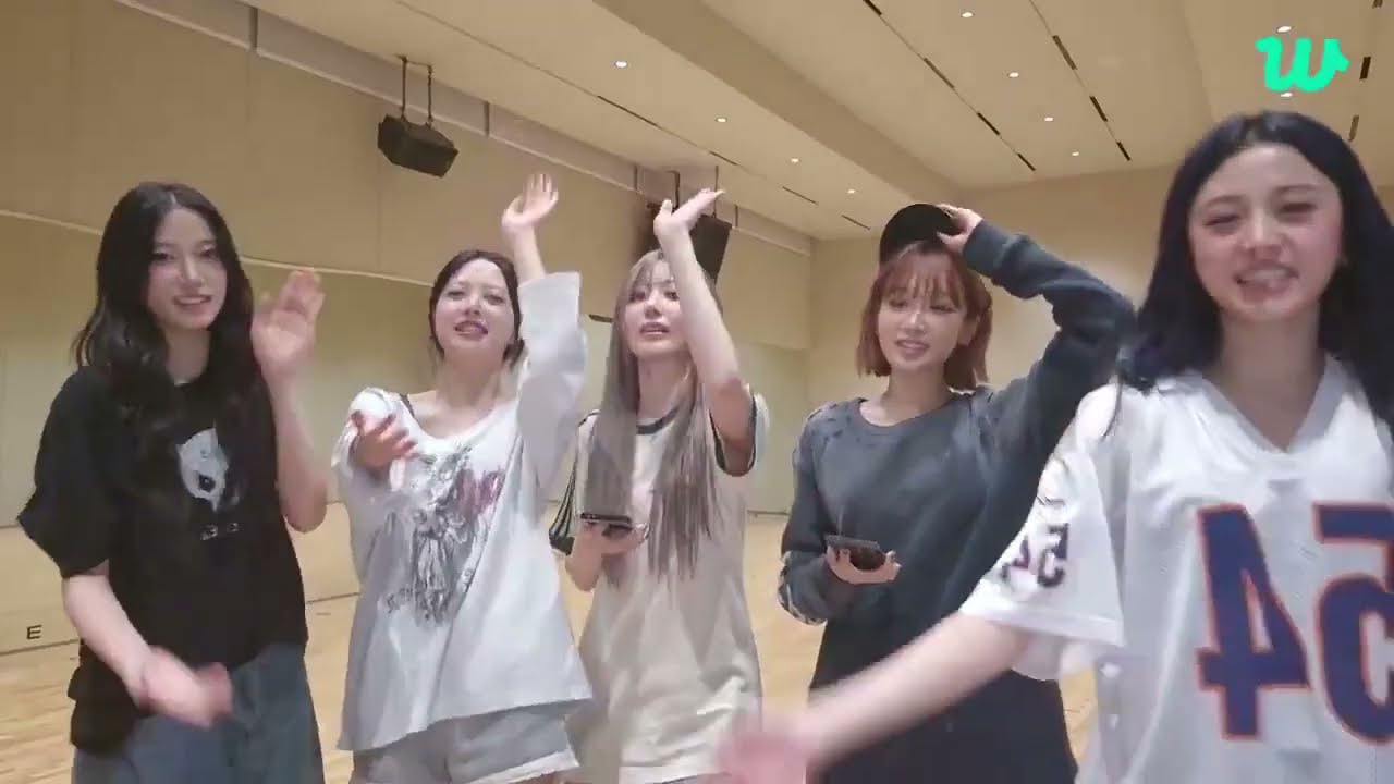 🌸🌸宮脇咲良 Sakura Live ‘응원법이 많이 어렵죠. 르세라핌이 직접 알려드립니다🗣’ weverse 310824 🌸🌸宮脇咲良 Sakura Live '응원법이 많이 어렵죠. 르세라핌이 직접 알려드립니다🗣' weverse 310824