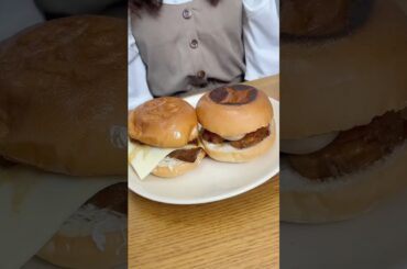 【対決】最高のハンバーガーはどっち? Which is the best burger? #shorts #asmr #cooking