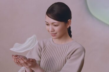 花王 ロリエ 「もちふわ誕生」篇　15秒 CM 二階堂ふみ