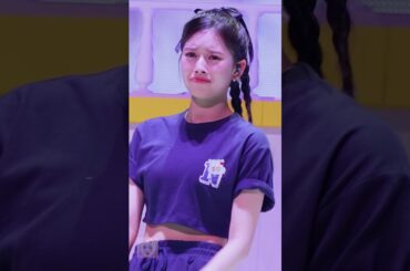 ファンミのサプライズで涙するNiziU😭