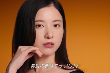 吉高由里子さんご愛用の美容液で、ハリを感じるツヤ肌へ。