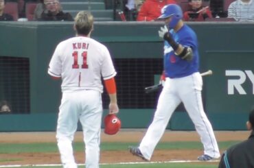 中田翔へ死球、すぐさま帽子を取る九里亜蓮に大丈夫と応える中田翔！2024年4月5日