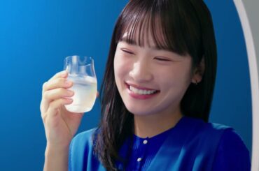川栄李奈「おっ！すごっ！」アルコール度数5%の日本酒に舌鼓　テレビCM「月桂冠 アルゴ 新登場」編（30秒）