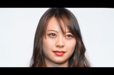 B1- 31歳・山下リオ、近況報告に「ビックリ」反響続々 赤髪に激変、なまめかしい太もも&首まわり