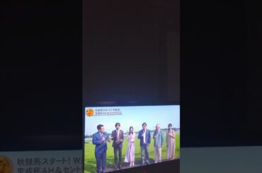 竹俣紅アナウンサーのスカートがチラリ