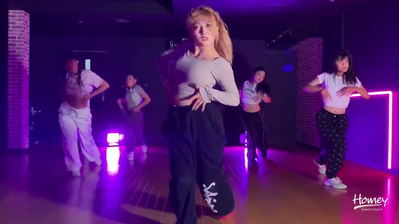 アリアナ・グランデ”ビー・マイ・ベイビー(feat.カシミア・キャット)” choreography by 青空 @homeydancestudio アリアナ・グランデ"ビー・マイ・ベイビー(feat.カシミア・キャット)" choreography by 青空 @homeydancestudio