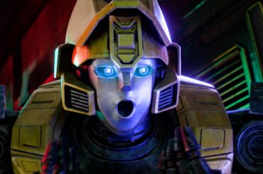 オプティマスプライム(CV：中村悠一)＆バンブルビー(CV：木村良平) 出会いの”はじまり”をとらえた本編映像！ 映画『トランスフォーマー／ONE』 吹替本編映像