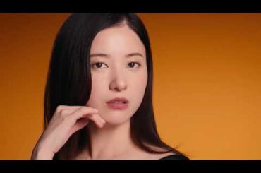 吉高由里子さんご愛用の美容液で、ハリを感じるツヤ肌へ。