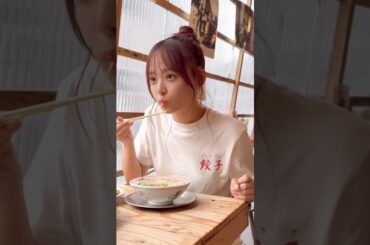 濱岸ひより 写真集発売まであと52日！ラーメンと餃子もぐもぐひよたん♪カメラマンさんに「可愛く食べるの上手すぎ」と絶賛の撮影でした！