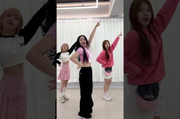 Hashtag #feel good 🍀#UNIS #유니스 #KOTOKO #코토코 #ELISIA #엘리시아 #YOONA  #오윤아 #UNI_Story #CURIOUS #Poppin'