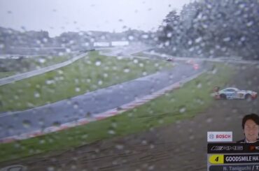 続いてグッドスマイルレーシングがスピンしてコースアウト