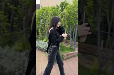 元HKT48 朝長美桜 背中が大きく開いた服