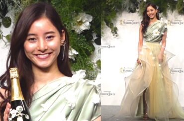 新木優子「妖精」みたいな肩出しドレス姿で魅了！