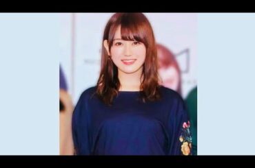 ＜守屋茜＞ホット！な黒水着　プールに浮かび　美脚際立つバックショットも