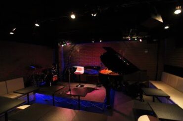 行方庸子(vo)佐藤智子(vo)山見慶子(pf)磯部ヒデキ(b)