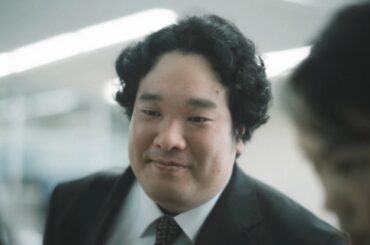 岡崎体育が古川琴音の上司に！"新卒2年目"の部下をひたむきに後押し　SMBCグループ「カラフルな人びと」シリーズ新テレビCM「カラフルな人びと 吉川歩」篇