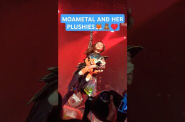 @BABYMETAL MOAMETAL AND HER PLUSHIES 🦊🧸♥️  #babymetal #electriccallboy #FOXFEST #ratatata