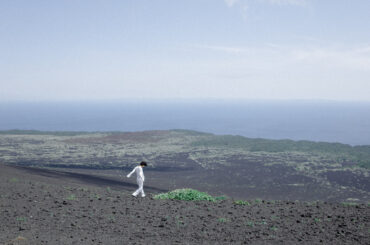 J-popの新境地を切り開くFUJIがEP『欠伸をした神様』に先駆け、新曲「- W A S T E D -」を先行配信 - News