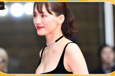 綾瀬はるか、大胆ドレスでレッドカーペット歩く　初めて「東京国際映画祭」に参加　「お祭り気分で楽しみたい」