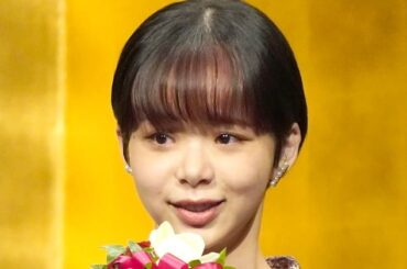 趣里、“へそ出し×ミニスカ”のアイドル姿披露「お母様に似てる」「可愛すぎて永久保存版」　母は伝説のアイドル・伊藤蘭 | ORICON NEWS