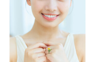 日向坂46 濱岸ひより、1st写真集より“ほぼすっぴん”ランジェリー姿を公開 | ENTAME next