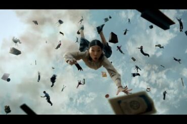 安藤サクラ「ちょっと待って！ちょっと待って！」超能力で空高く舞い上がる!?　テレビCM「地球調査シリーズ」最新作「宇宙人ジョーンズ・ある日のカフェ」篇