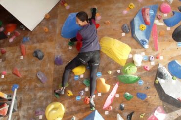 65歳・宮崎美子、圧巻のボルダリングにスタッフから拍手　土屋太鳳との再会で和気あいあいとした撮影も　タカラスタンダード新CM「人生これから」篇