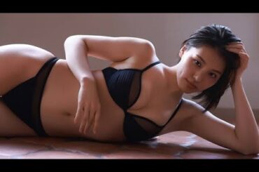 元乃木坂46相楽伊織さん　赤ランジェリーで挑発目線　同棲生活イメージした珠玉のカット....