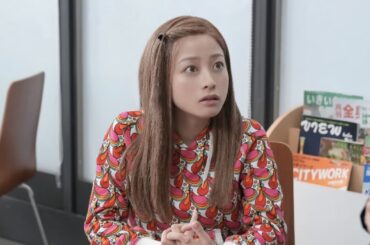朝ドラ「おむすび」第40話予告 ｜矢吹沙智（山本舞香）が、結（橋本環奈）や佳純（平祐奈）、森川（小手伸也）と一緒の班だと授業の単位を落とすので班替えをしてくれと頼むと、先生の石渡（水間ロン）...