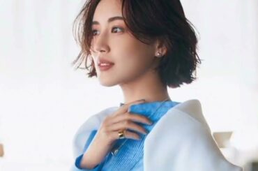 ＜大政絢＞超ミニボトムで大人のブラックコーデ　着物の帯から着想したベルトが「お気に入り」