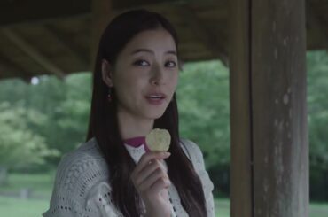 山崎賢人、新木優子出演／「湖池屋プライドポテト」新CM「食べます？」篇 30秒