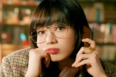 小松菜奈、“ドジっ子”もキュート！ピンクの部屋着でオフモード／MIYTREX CM＋インタビュー＋メイキング