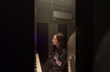 ［Girls²］シルエット・ロマンス @隅谷百花