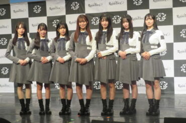 Rain Treeの「1stデジタルシングル」セレクション最終審査会を勝ち残った7人。左から橋本真希（マキ）鈴野みお（リンリン）加藤柊（キナコ）新野楓果（ニイ）綾瀬ことり（コトリ）遠藤莉乃（イチゴ）佐藤莉華（サナ）