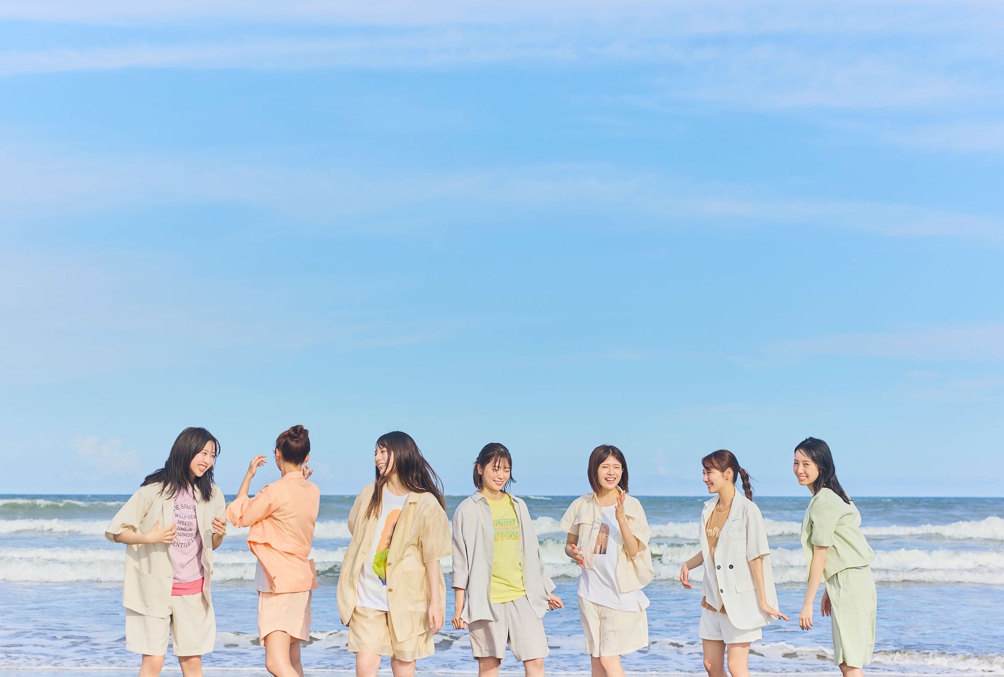 日向坂46二期生(金村美玖 、 河田陽菜 、 小坂菜緒 、 富田鈴花 、 丹生明里 、 濱岸ひより 、 松田好花)