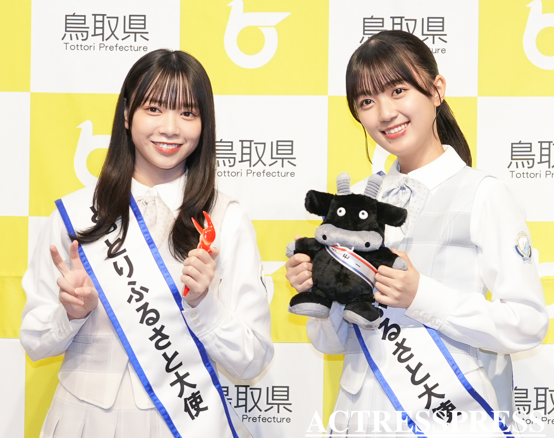 日向坂46 山口陽世・平尾帆夏／2024年7月22日、東京都内とっとり・おかやま新橋館にて開催された「とっとりふるさと大使 委嘱状交付式」​​にて。(C) 撮影：ACTRESS PRESS編集部 (Photographer: SHUN)